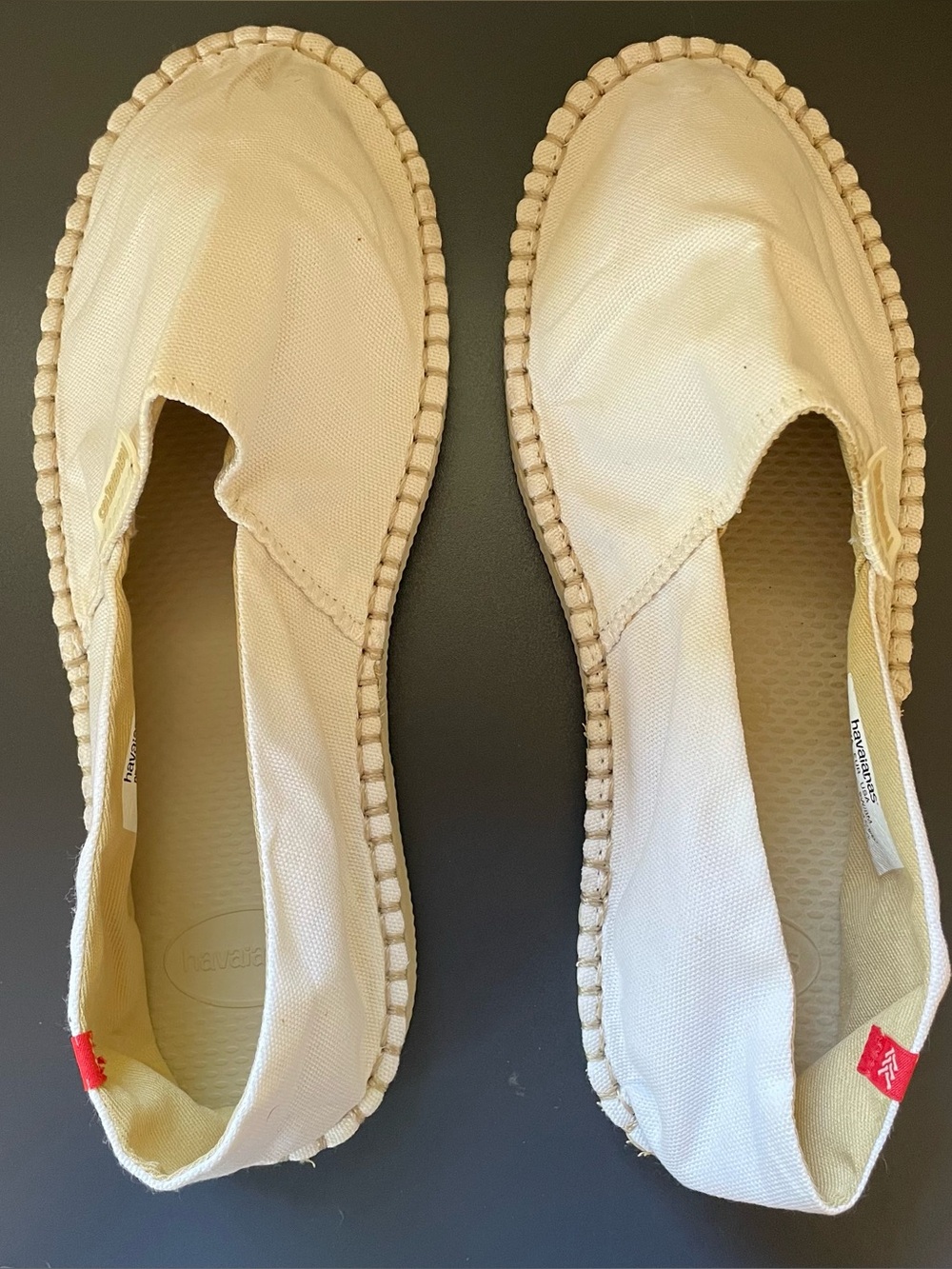 Havaivanas Women’s White Shoes NWOT
Size 9
